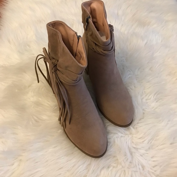 🆕 Lynn Taupe Side Bow Tassel Slouchy Boot - Picture 5 of 8